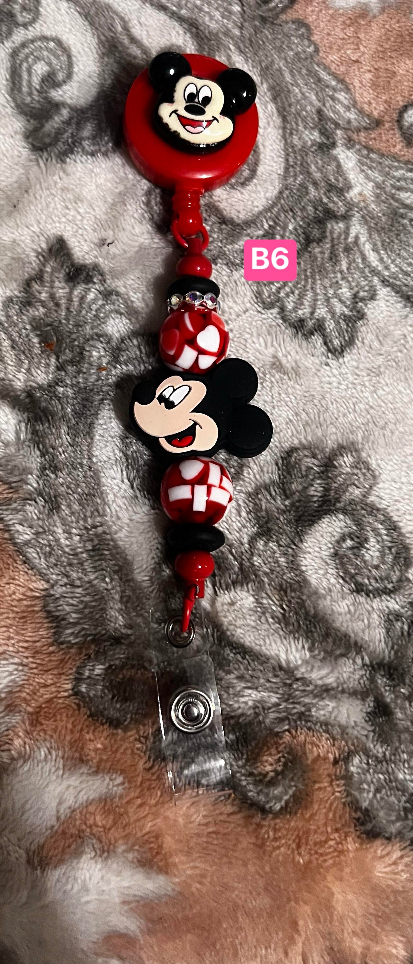 Insignias de cuentas hechas a mano