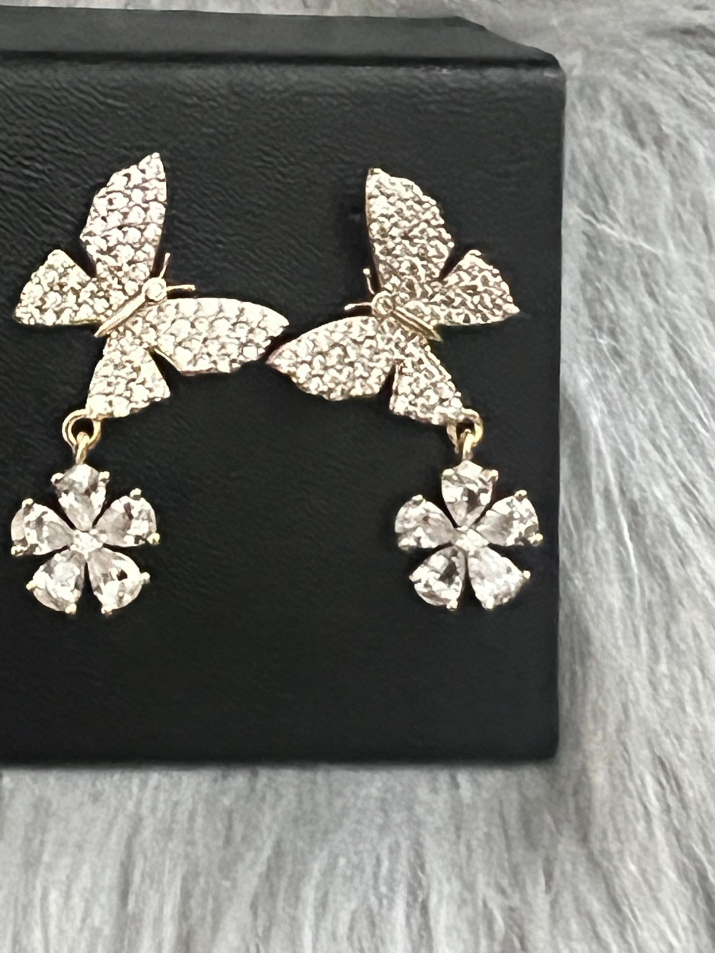 La mariposa florece