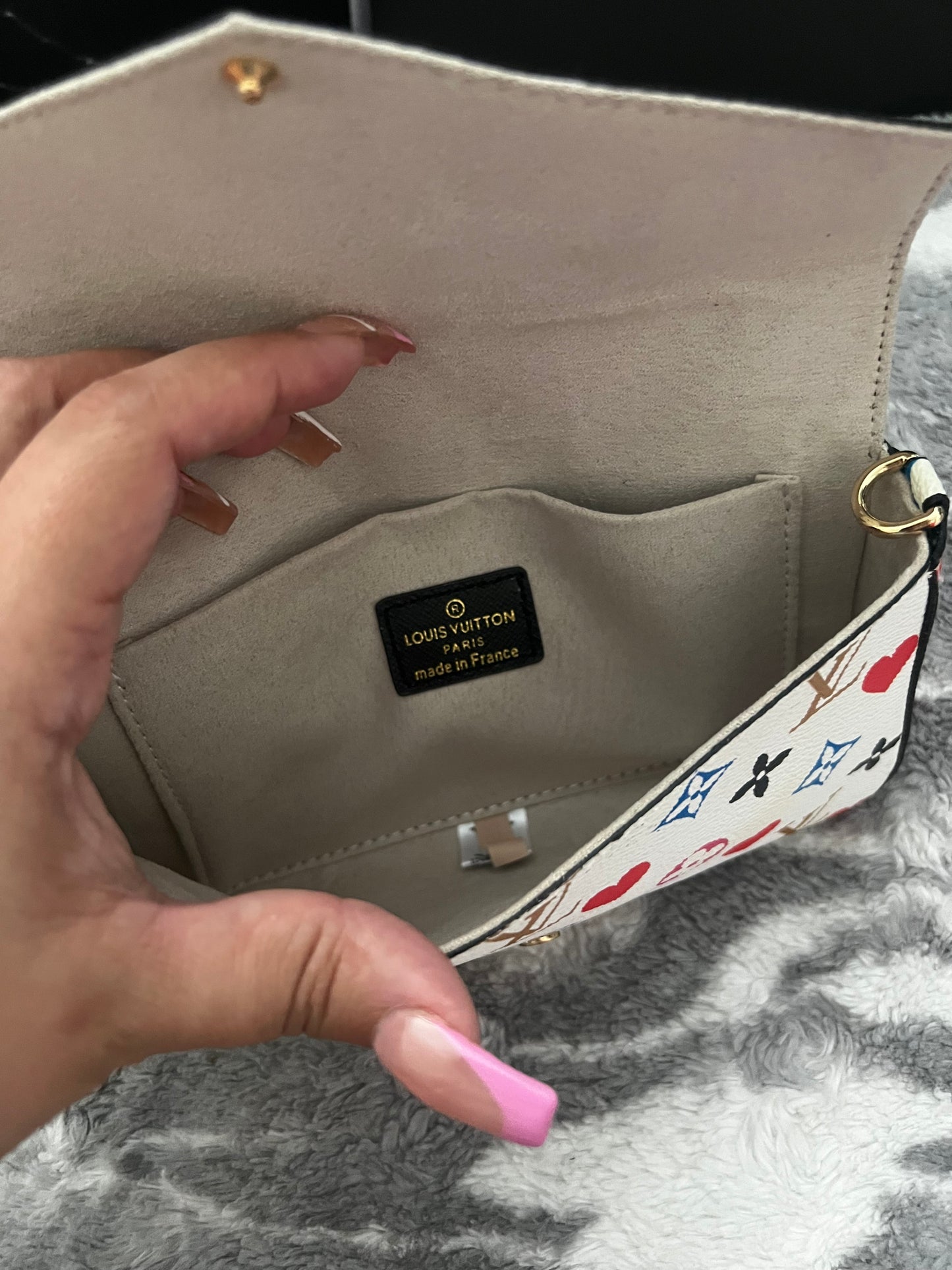 Lucys 5pc Multi Color Pattern LV Bags