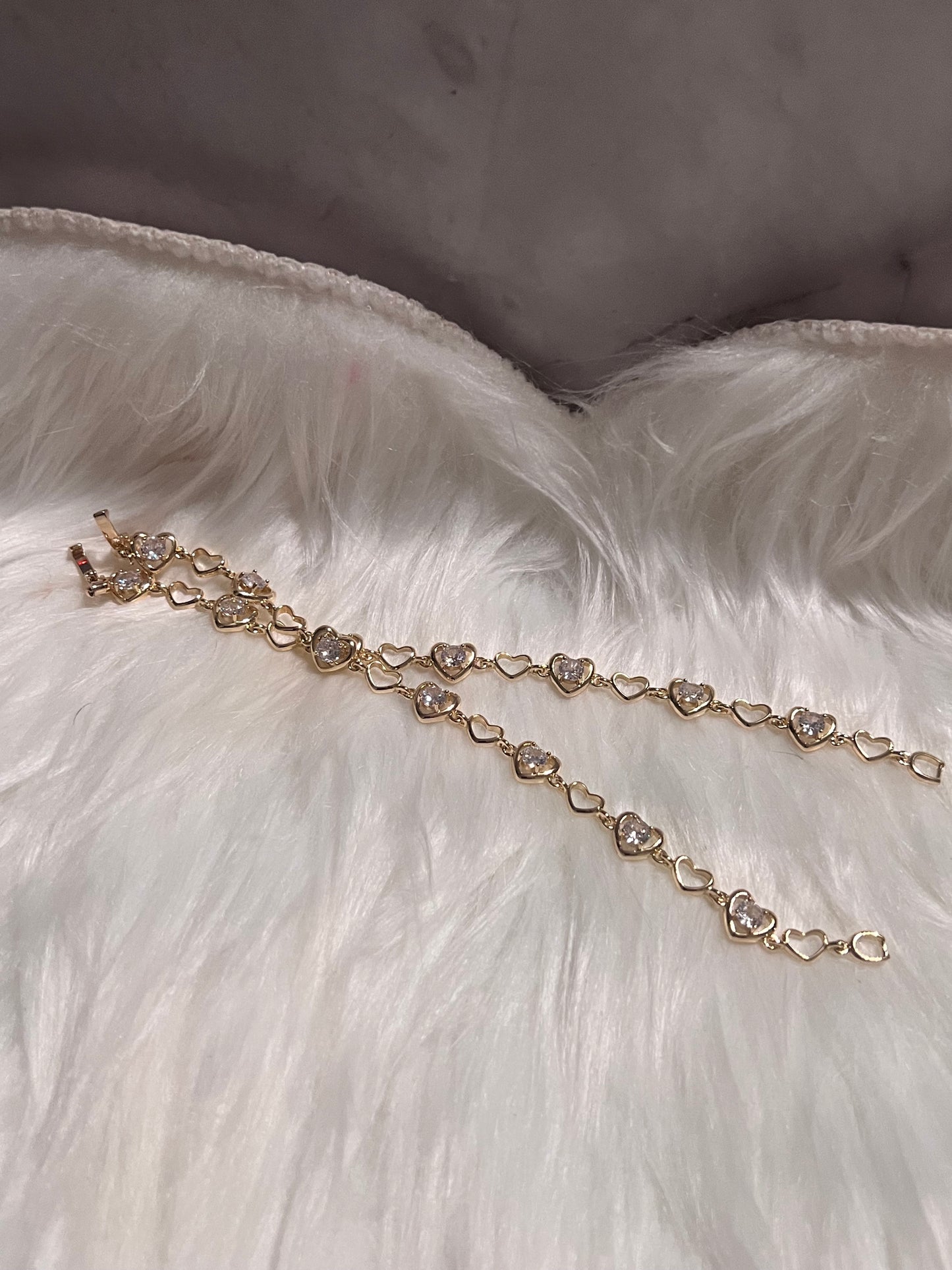 Pulsera de tenis con corazón de oro