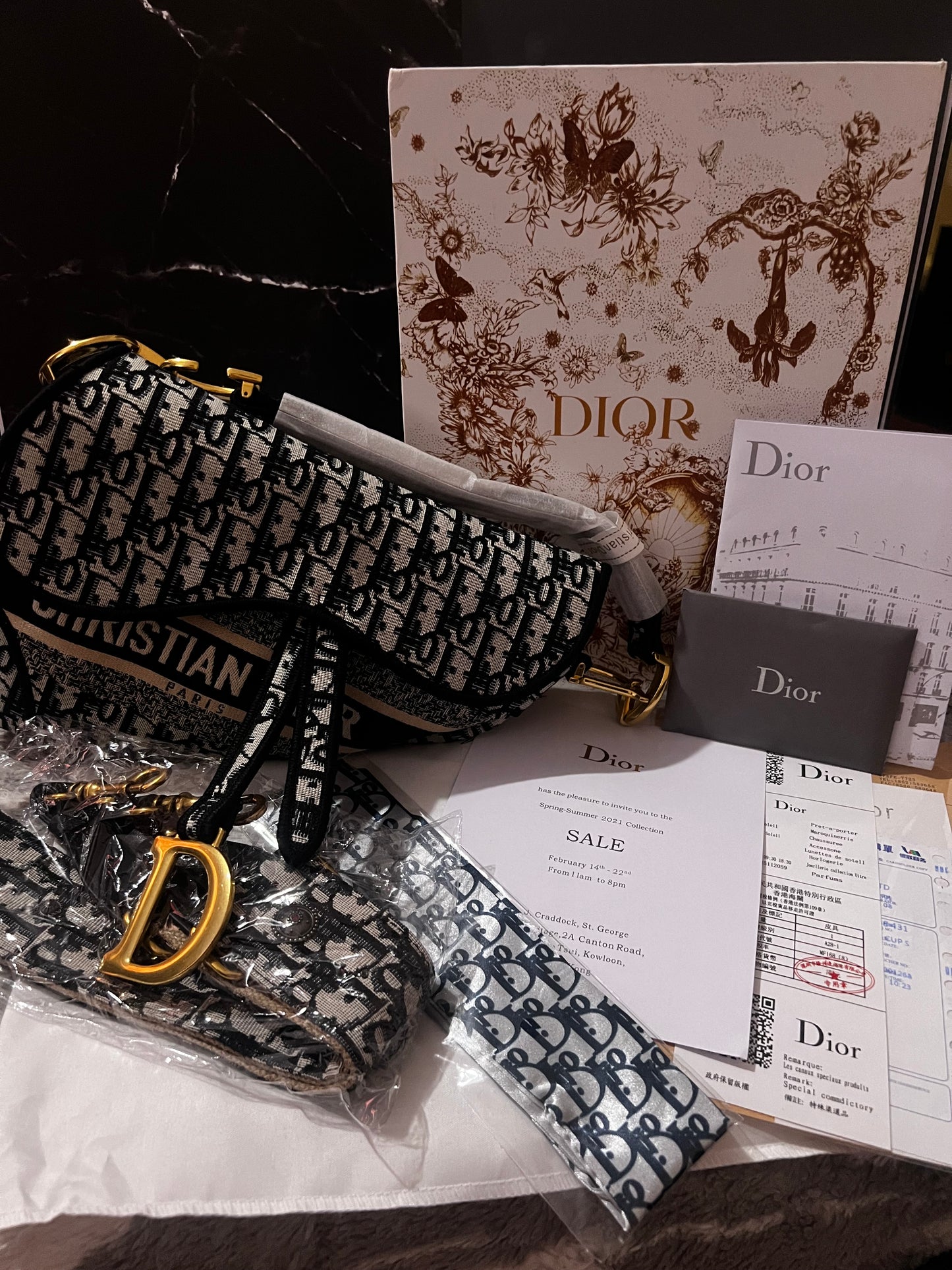 Bolso Saddle inspirado en el estampado de Dora Dior