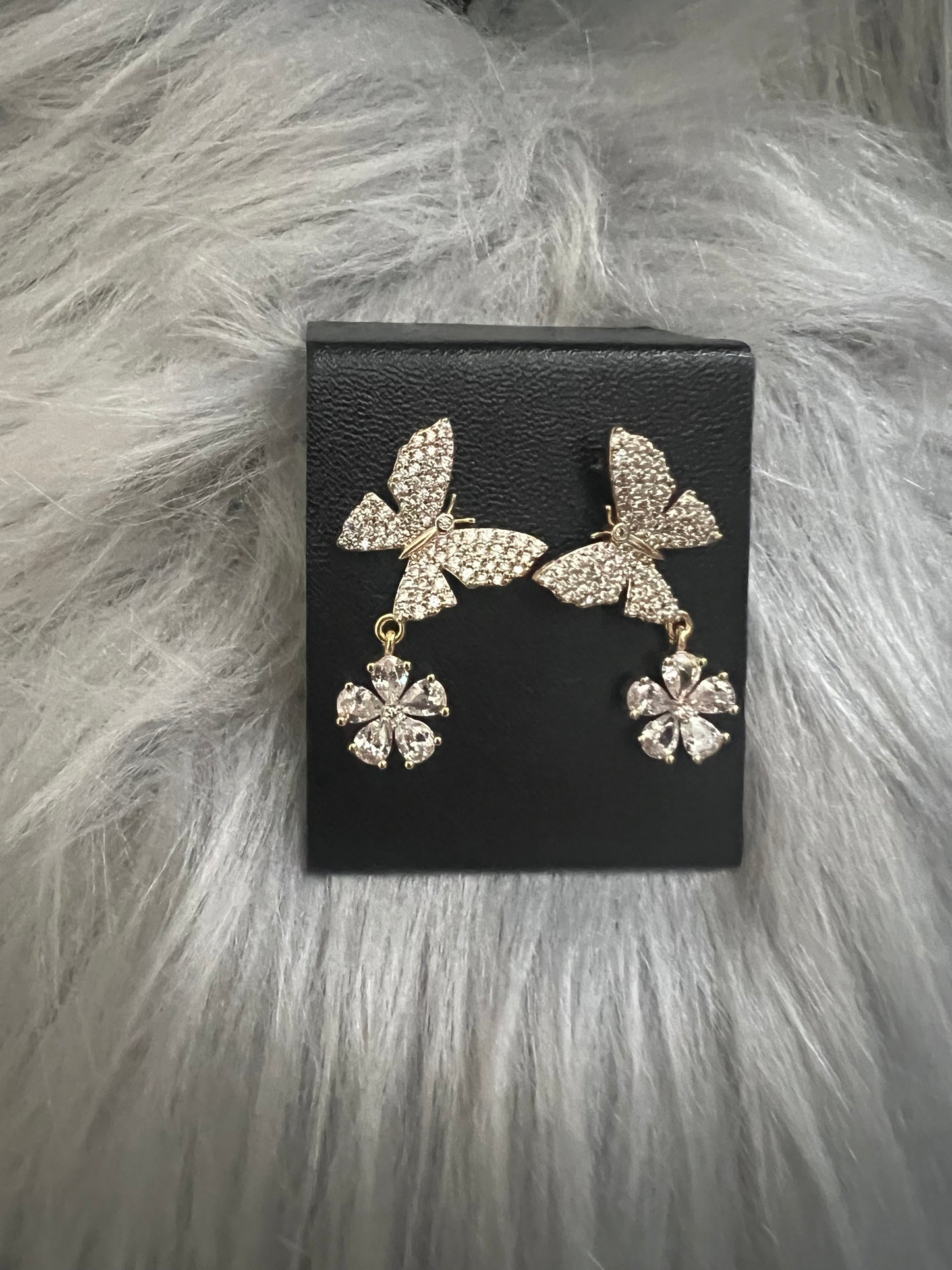 La mariposa florece