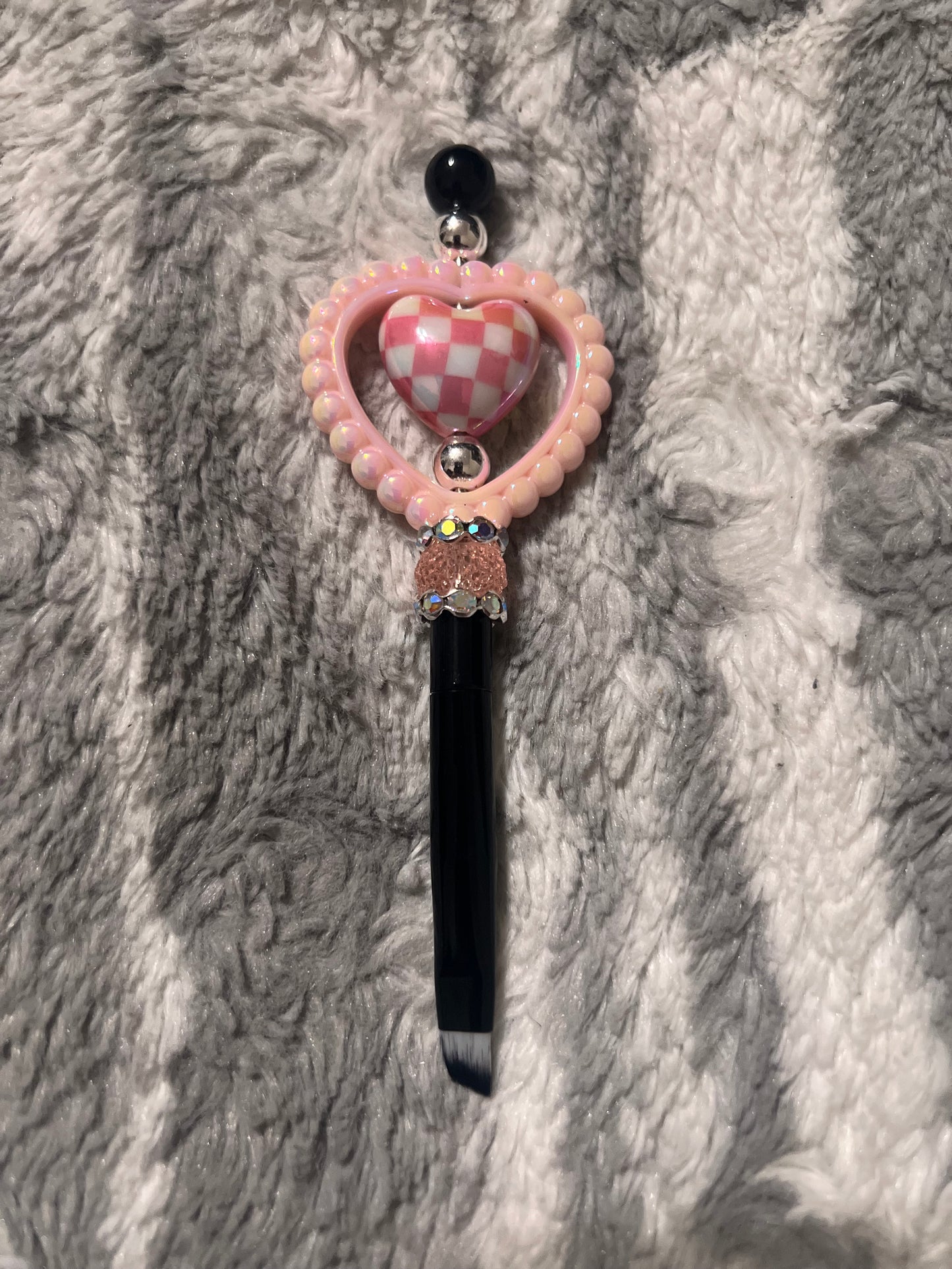 Juego de pinceles de maquillaje con forma de corazón a cuadros
