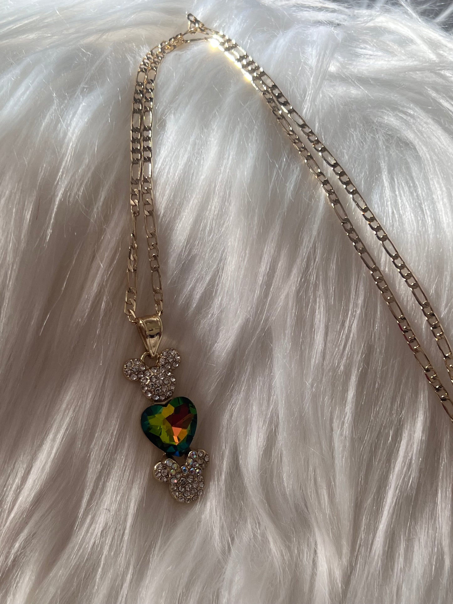 Collar de corazón de Minnie y Mickey dorado