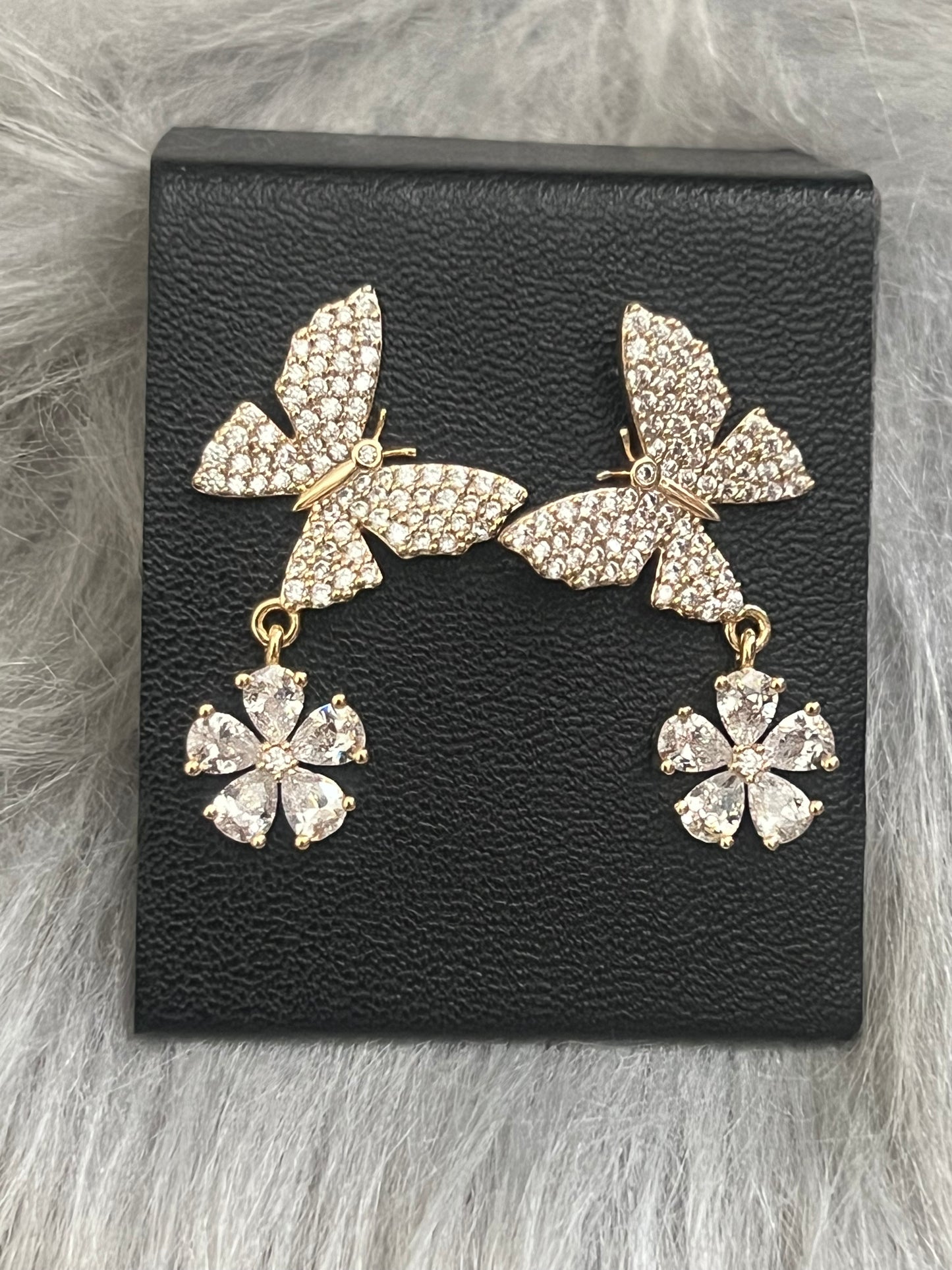 La mariposa florece