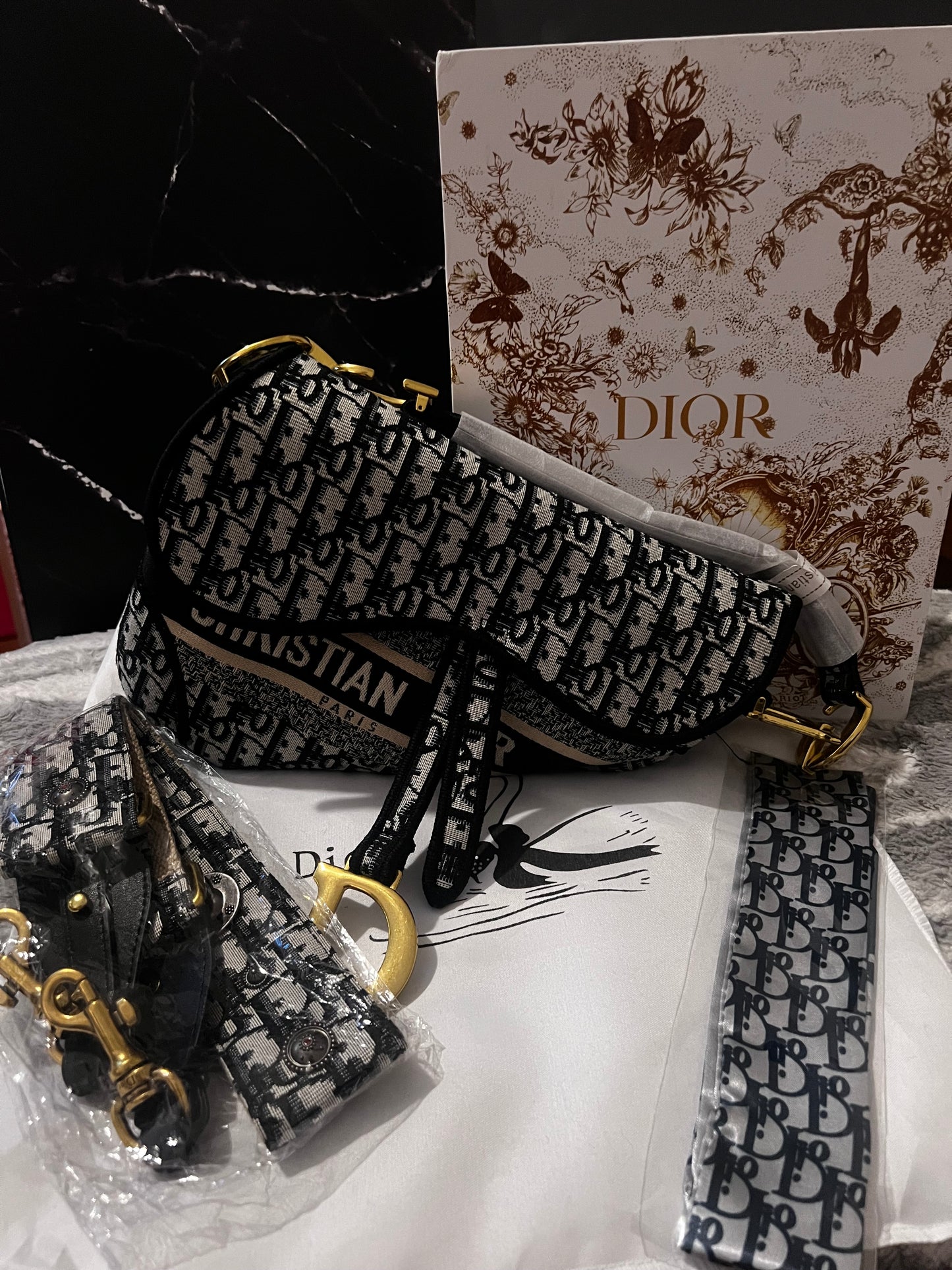 Bolso Saddle inspirado en el estampado de Dora Dior