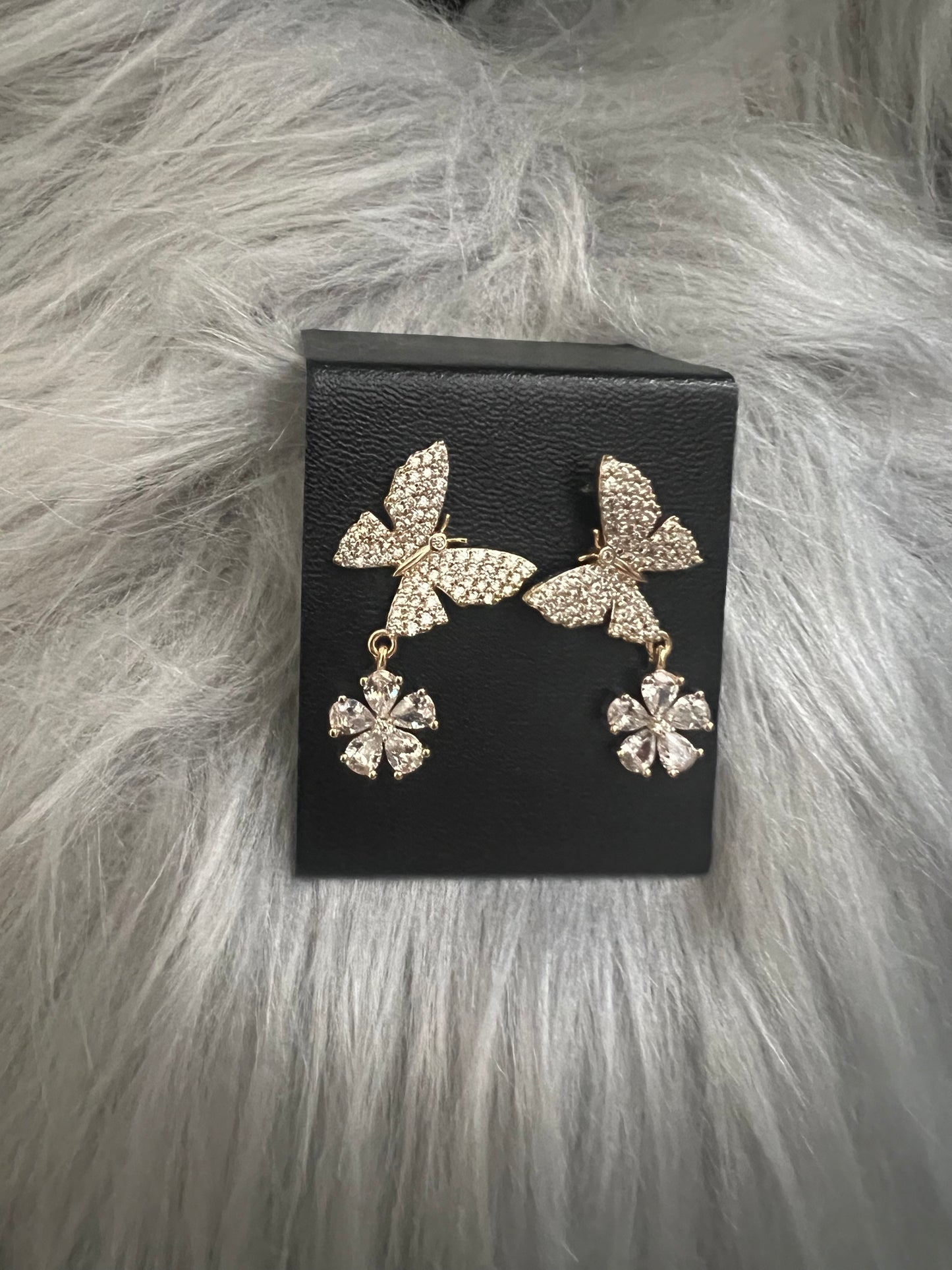 La mariposa florece