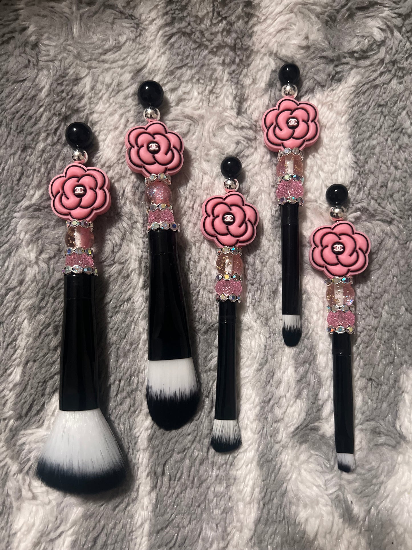 Juego de brochas de maquillaje CC Flower de color rosa y negro 🌸