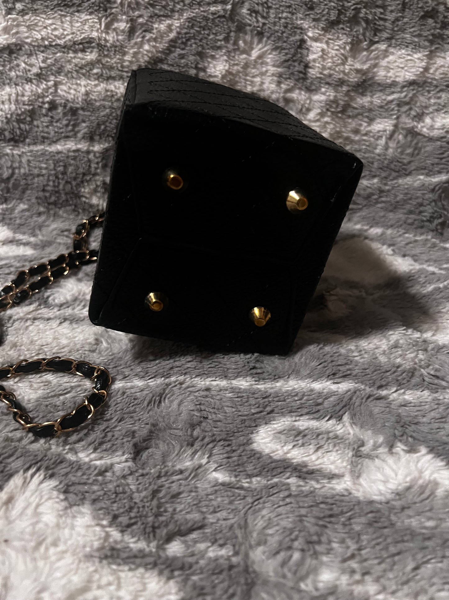 Los lindos bolsos cúbicos CC de Chantel