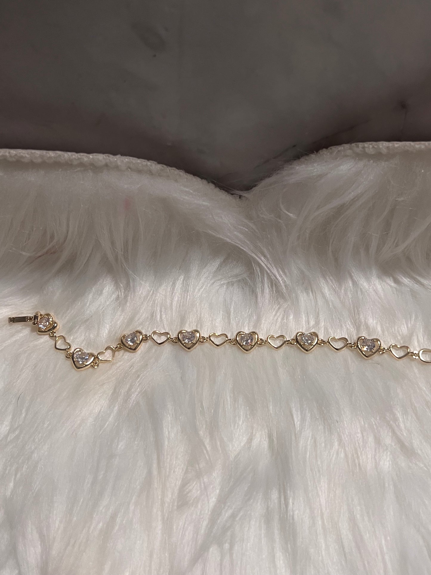Pulsera de tenis con corazón de oro