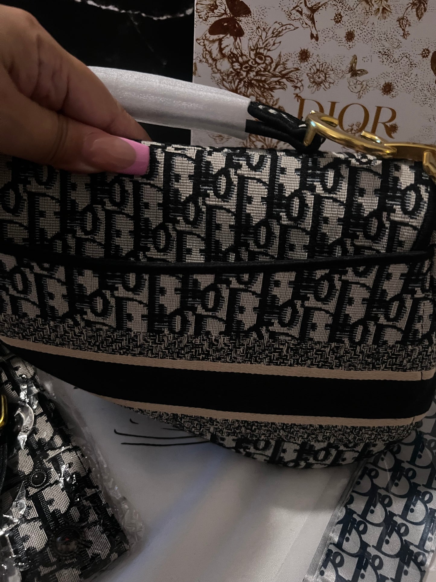 Bolso Saddle inspirado en el estampado de Dora Dior