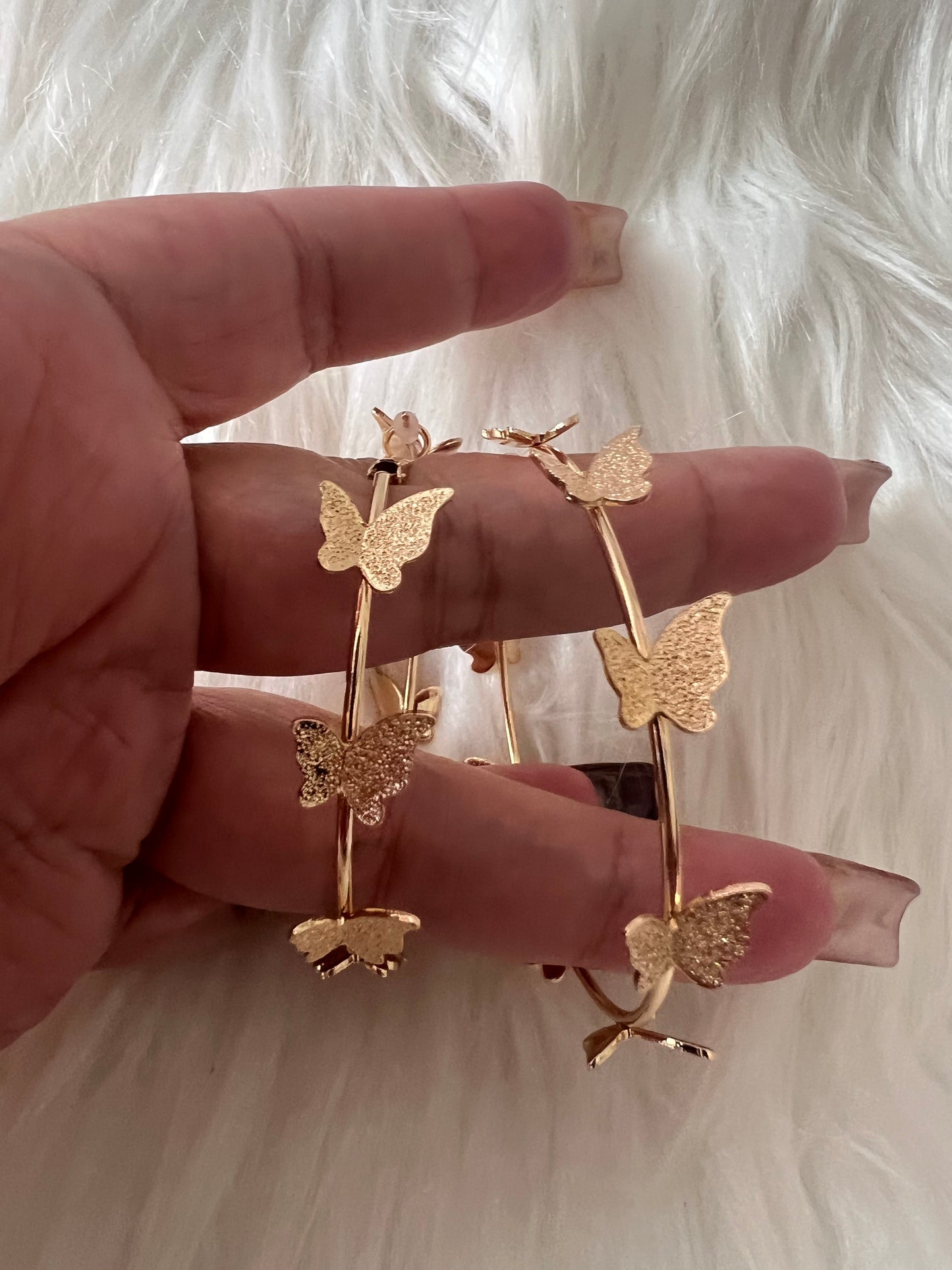 Pendientes de aro con forma de mariposa
