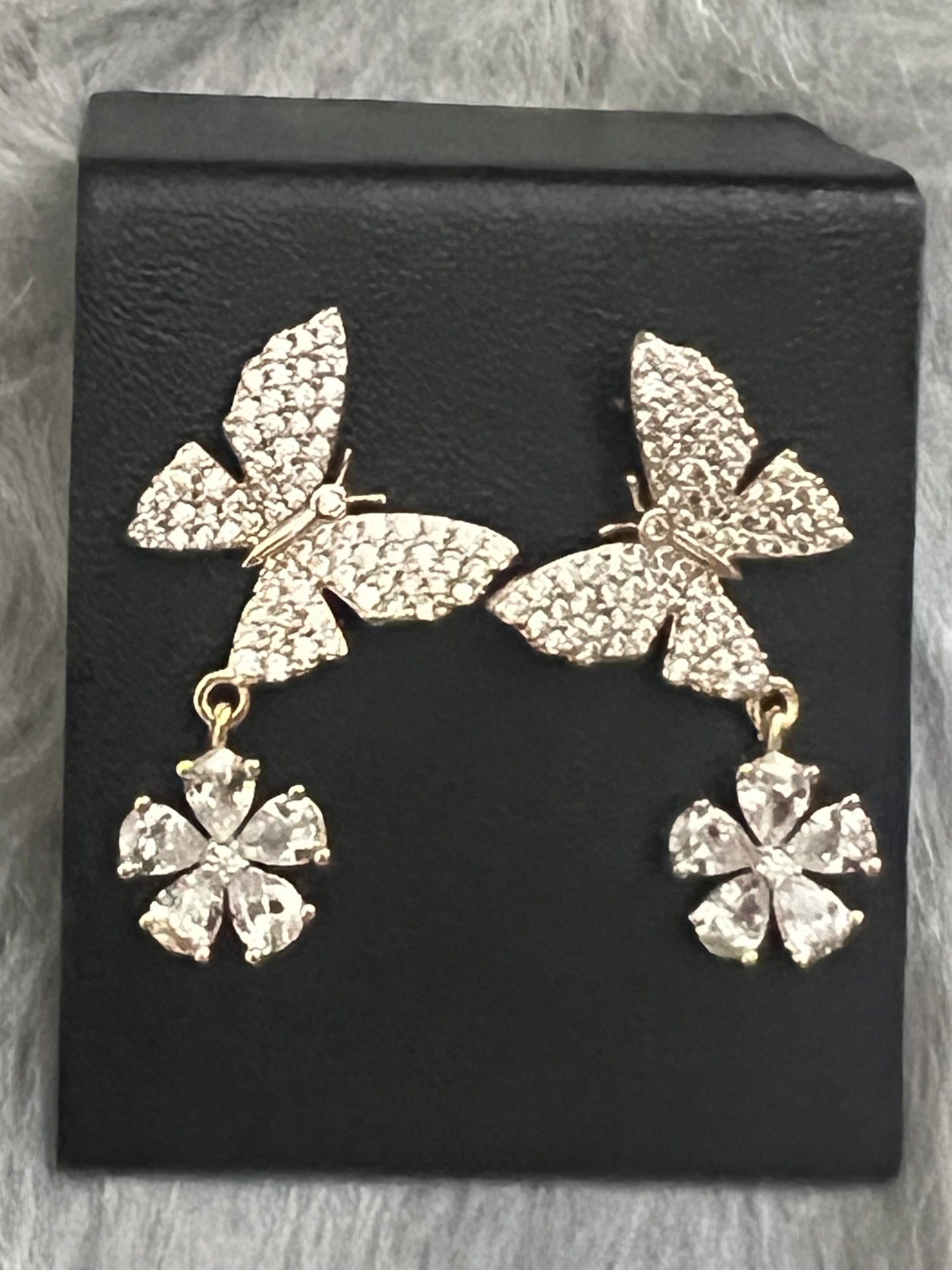 La mariposa florece