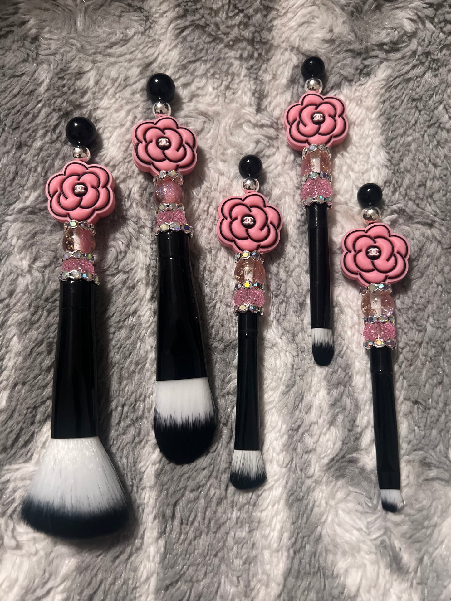 Juego de brochas de maquillaje CC Flower de color rosa y negro 🌸