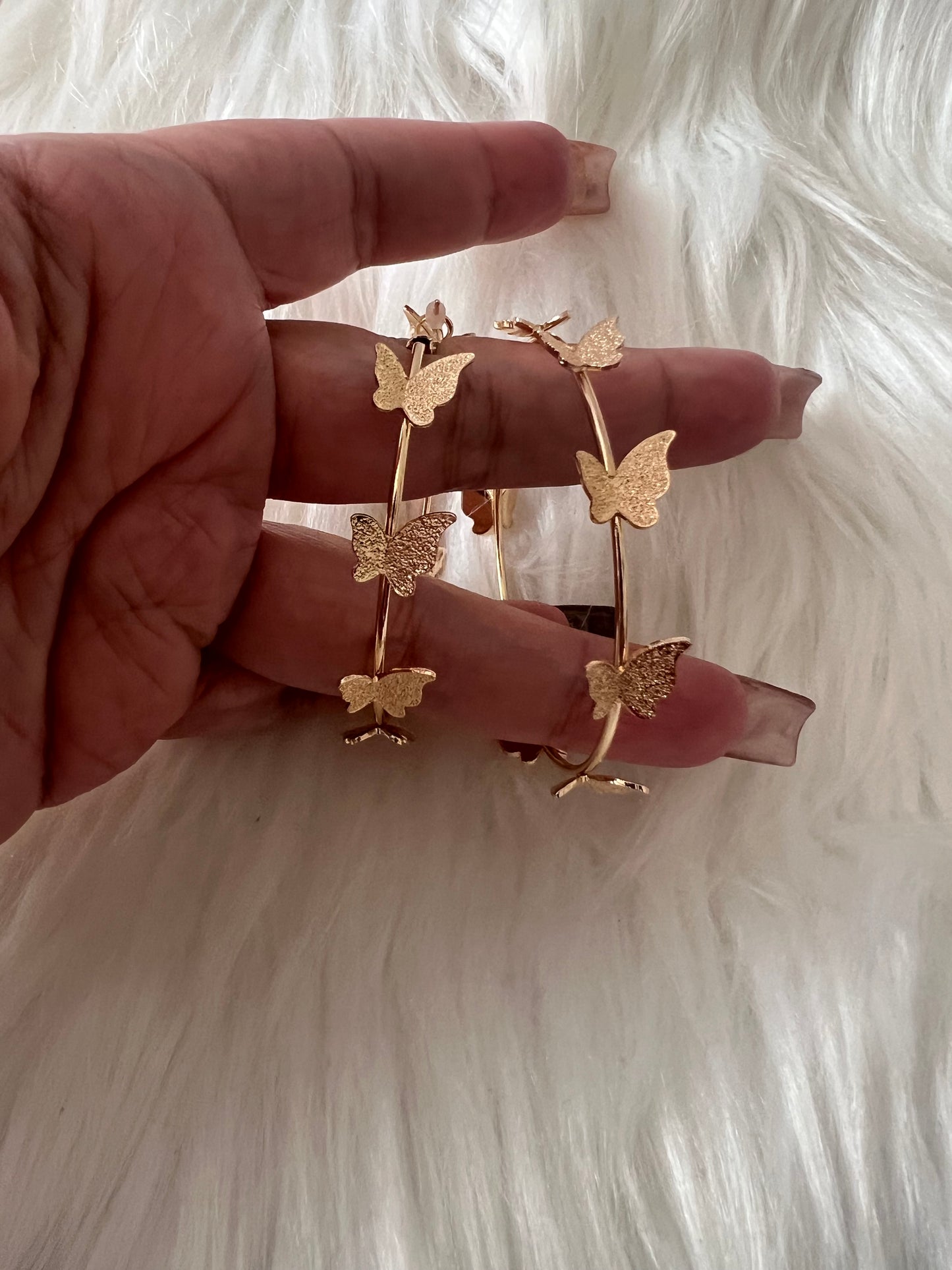 Pendientes de aro con forma de mariposa