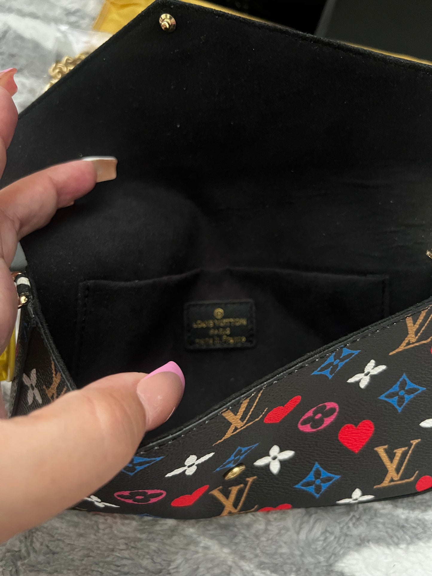 Lucys 5pc Multi Color Pattern LV Bags