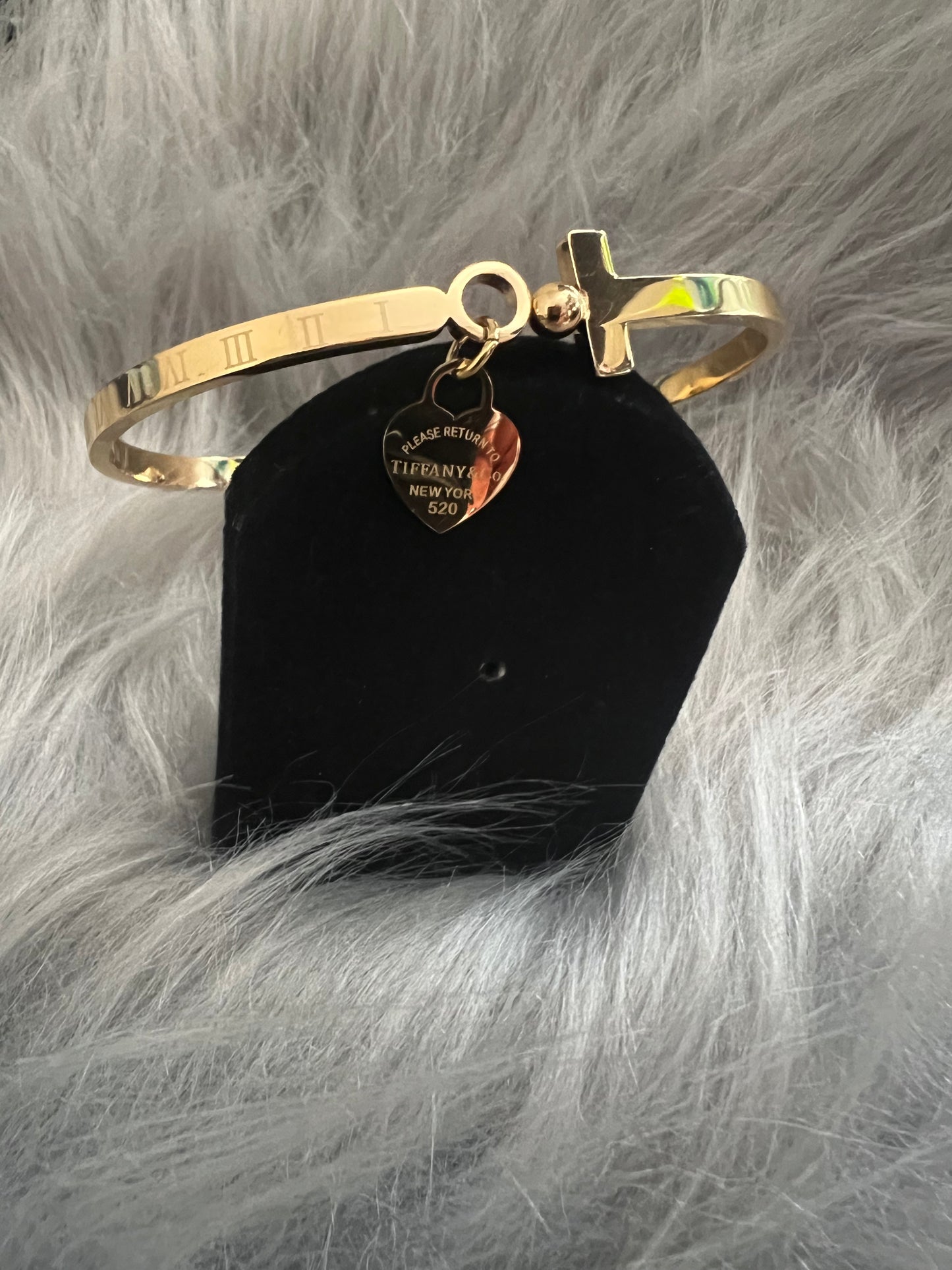 Elegant Open-Closed Bangle with Heart Charm